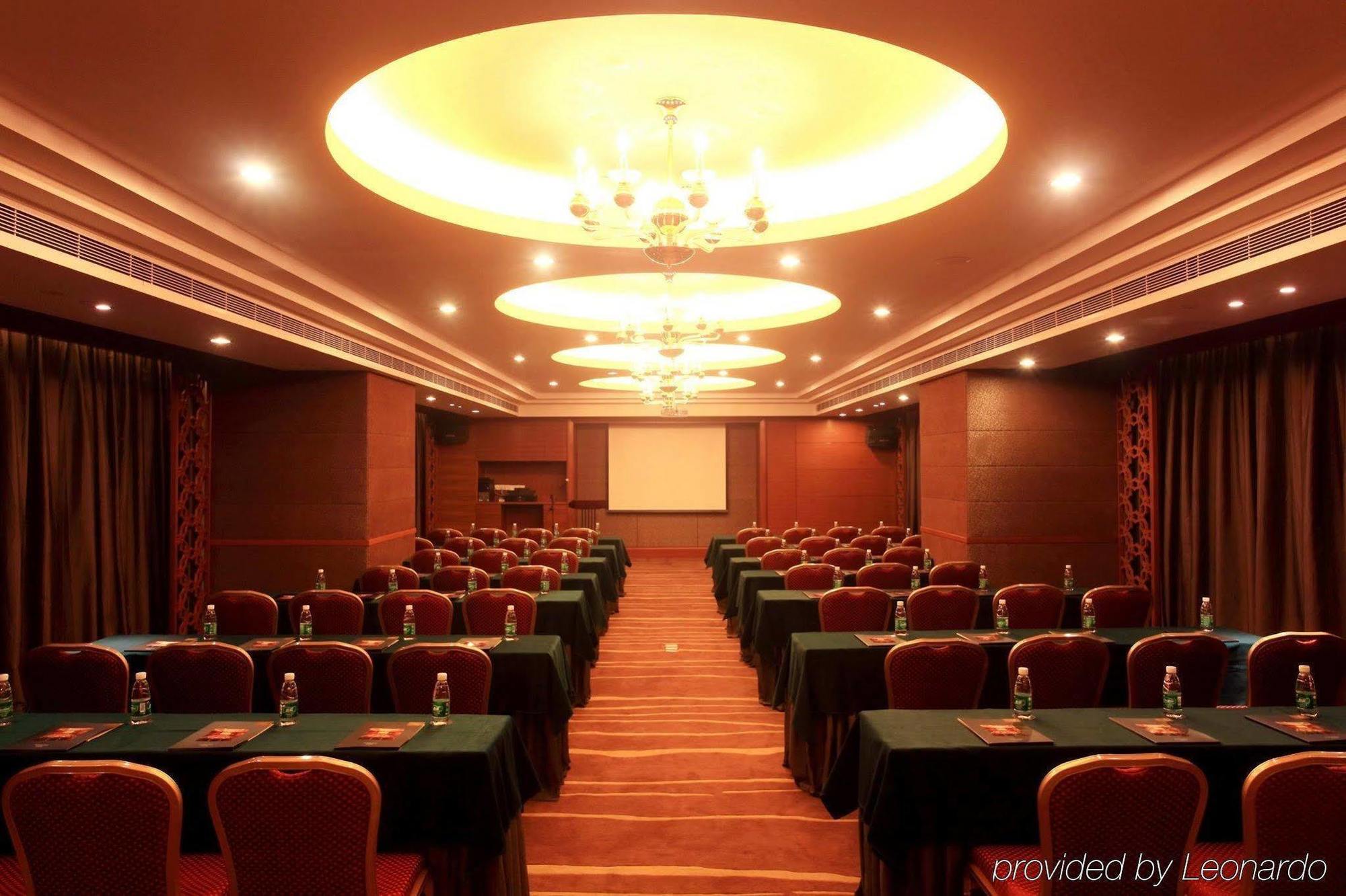 Отель Leeden 4*